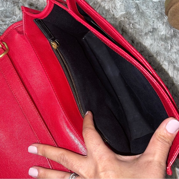 💥SOLD💥SAINT LAURENT
Lambskin Quilted LARGE Becky Chain Bag - Picture 12 of 16